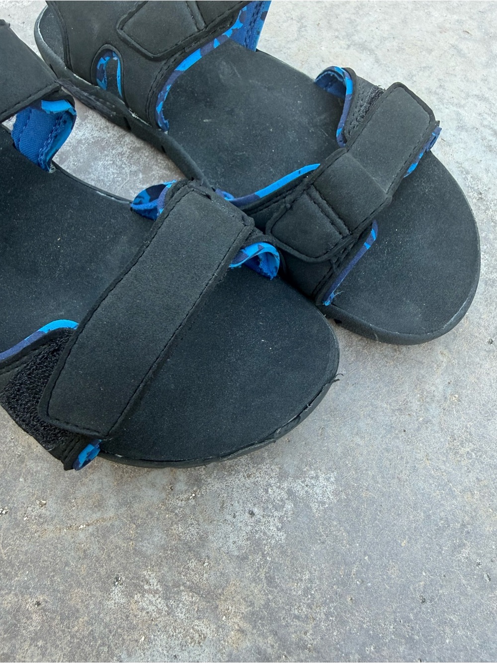 Bundle of 2 Boys Youth Shoes adidas Kids Black Slide & Boys Sport Sandals size 4 - Picture 7 of 9